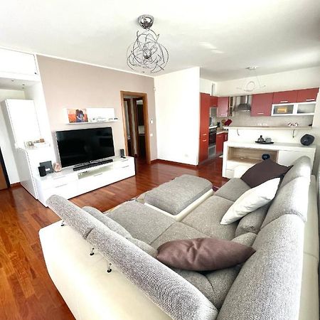 Elegant Apartment In Milan With Panoramic Terrace Bagian luar foto